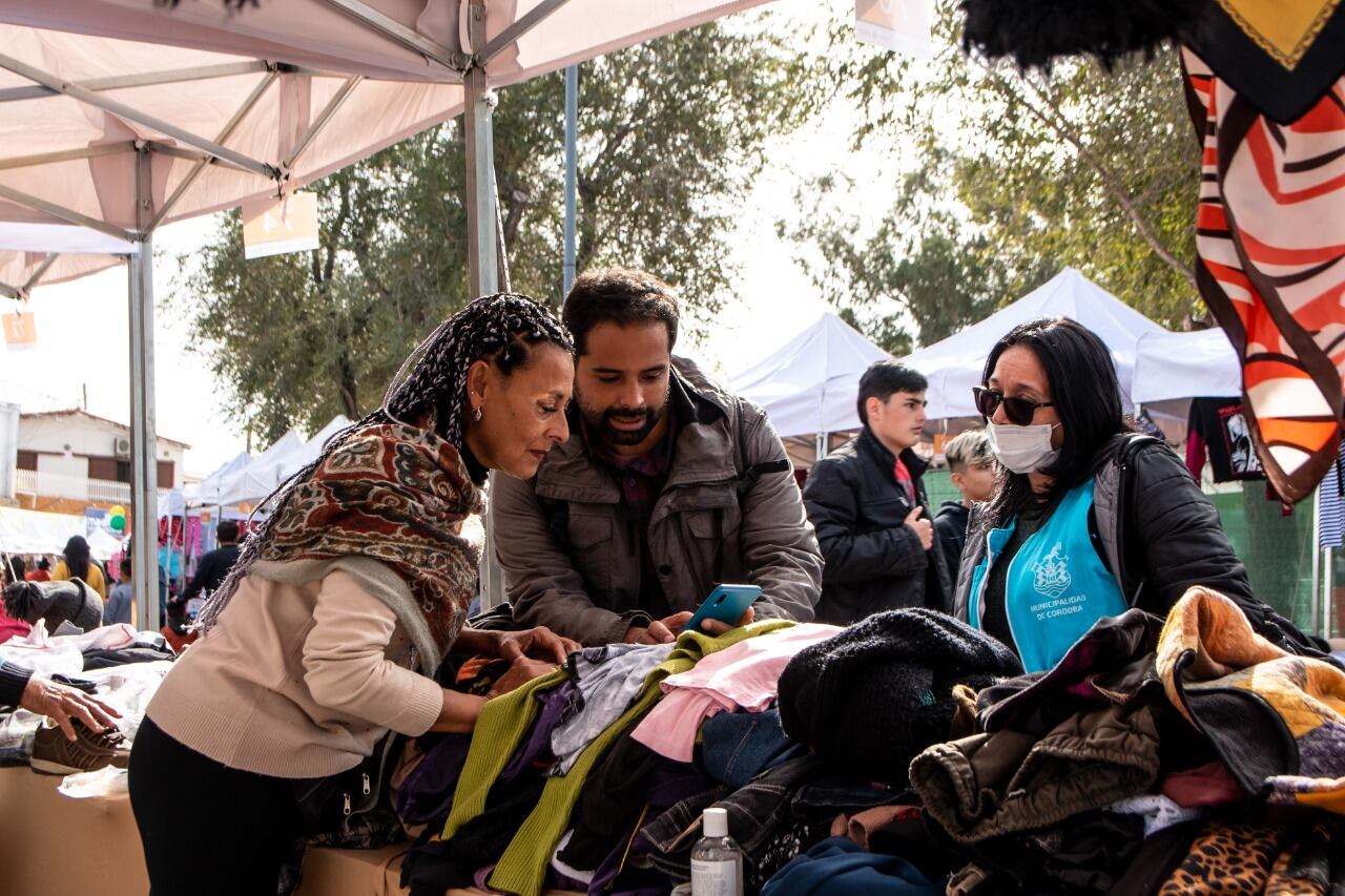 La moda sustentable permite darle una segunda chance a esas prendas que tenemos arrumbadas en el placard a las cuales ya no les damos uso.