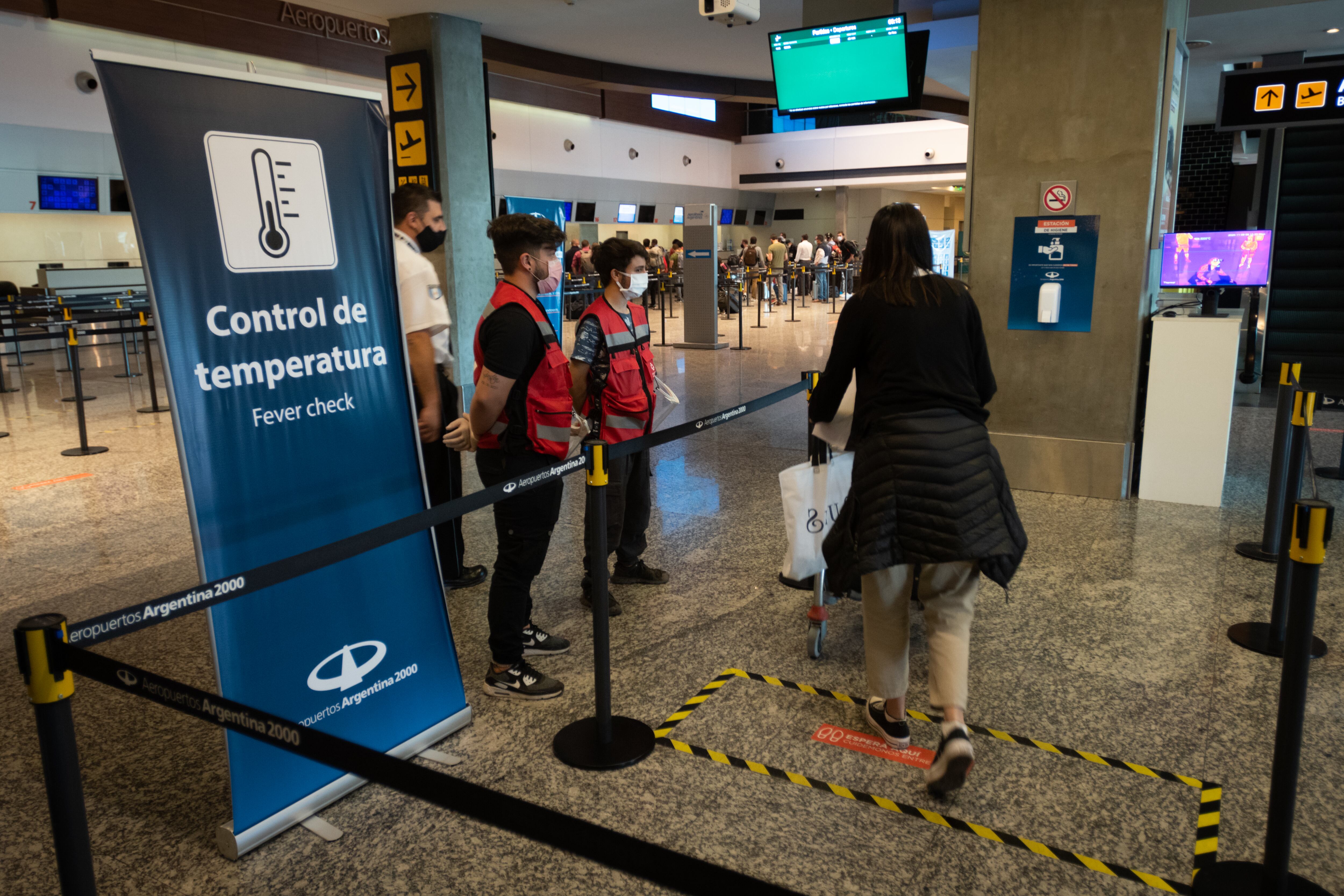 Es recomendable llegar con un mínimo de 2 horas de anticipación (vuelos cabotaje) para realizar de forma ordenada todo el proceso de aceptación y traslado dentro de la terminal.