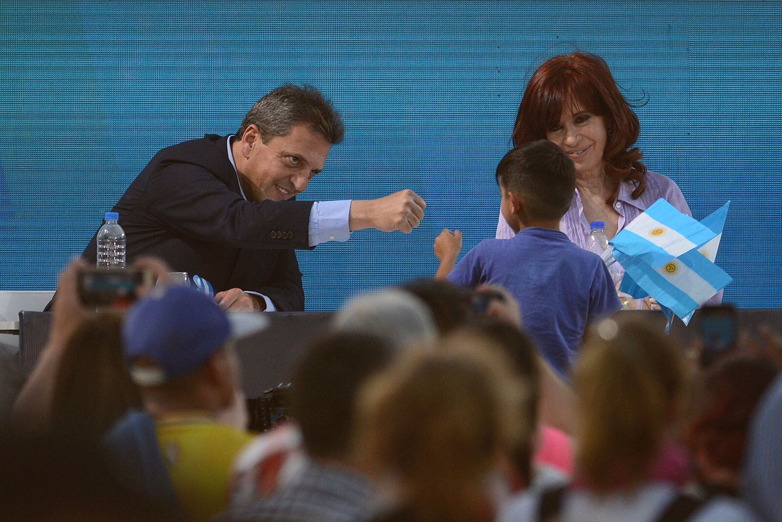 Sergio Massa encabezó el acto de cierre de campaña del Frente de Todos junto a la vicepresidenta Cristina Kirchner.