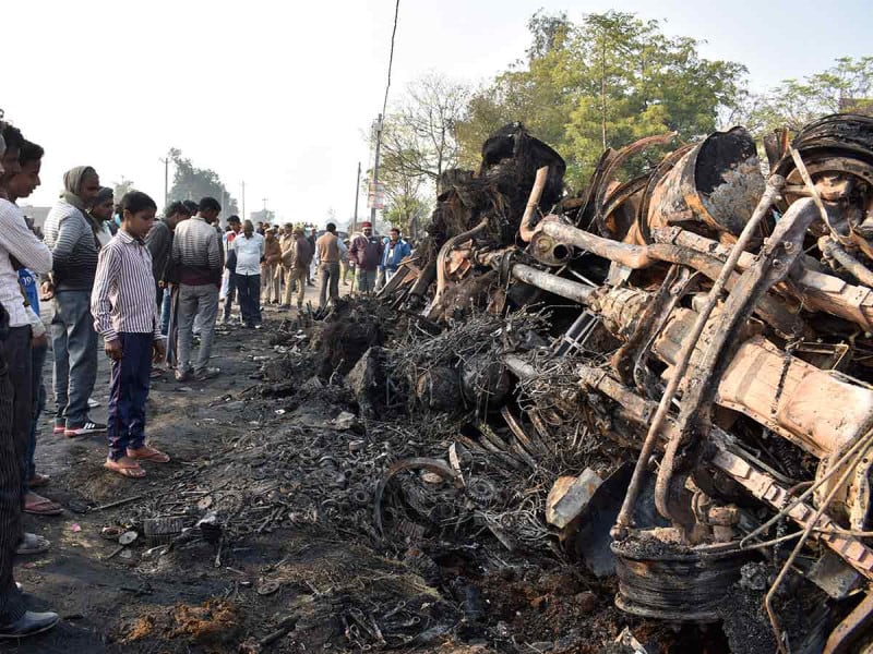 El incendio de un autobús en la India dejó 25 muertos