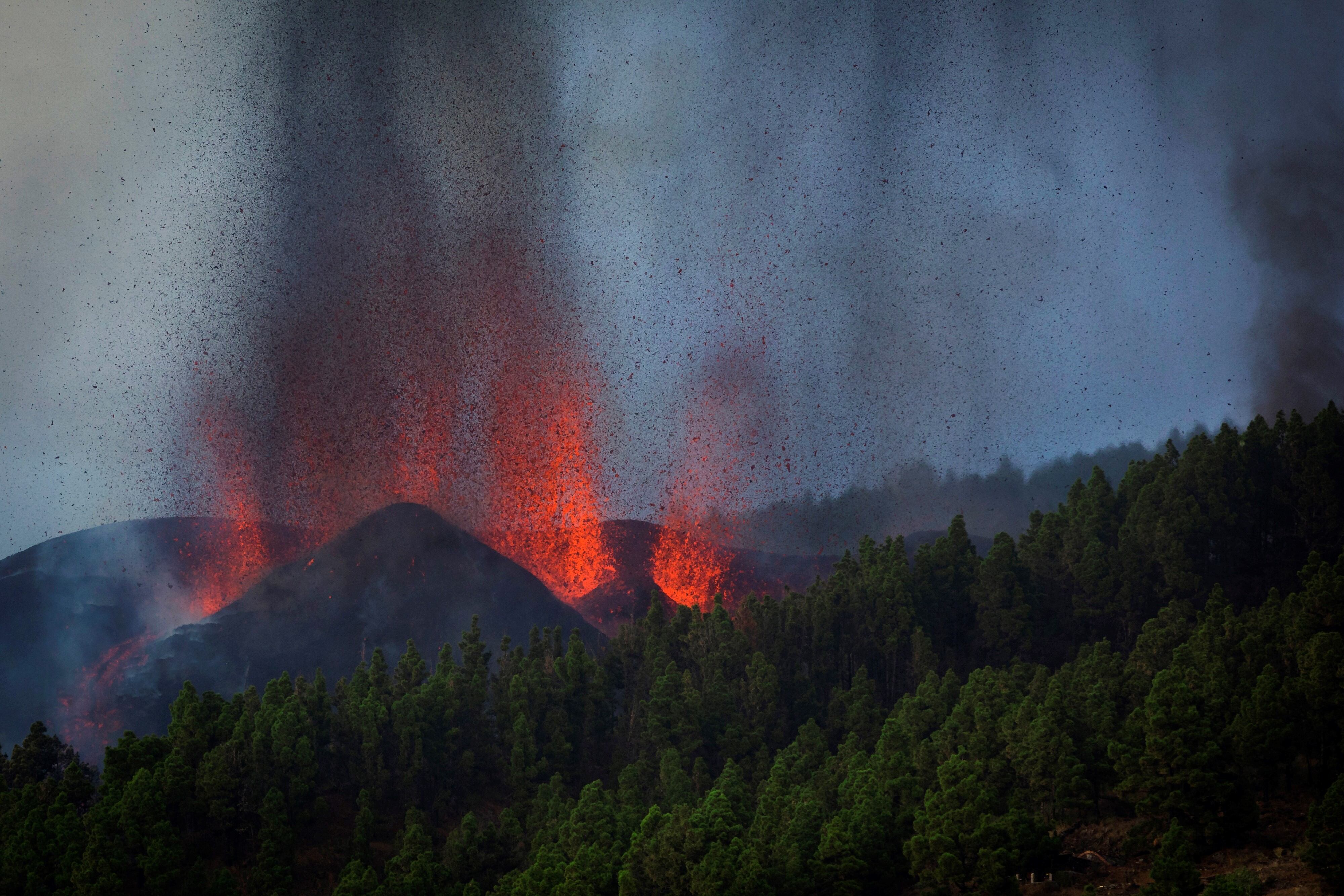 El volcán Cumbre Vieja de la isla española de La Palma entró en erupción hoy