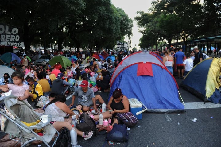 Las organizaciones sociales y movimientos de izquierda decidieron establecer el acampe en plena 9 de Julio