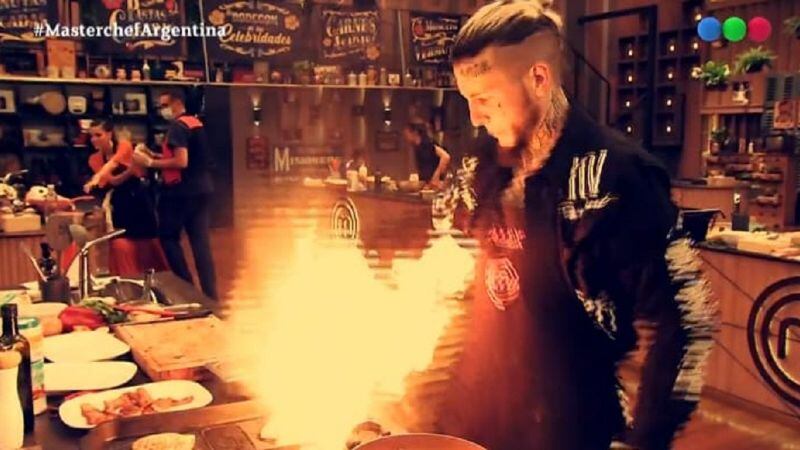 Alex Caniggia calentó las cocinas de Masterchef Celebrity