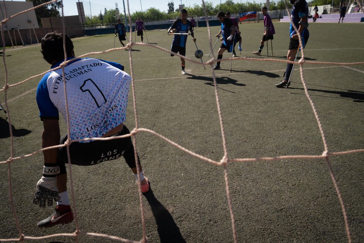 Liga Nacional de Fútbol de Amputados.

En el polideportivo del Barrio de la Gloria se disputó la tercera fecha entre Los Cóndores de Mendoza y Los Leones de Tucuman. 
