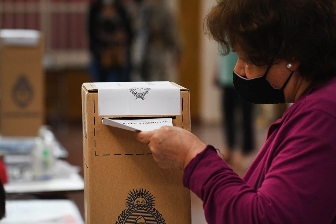 En la escuela Victorino Montes de Godoy Cruz, los votantes concurrían muy tranquilos a emitir su voto.
Foto José Gutierrez