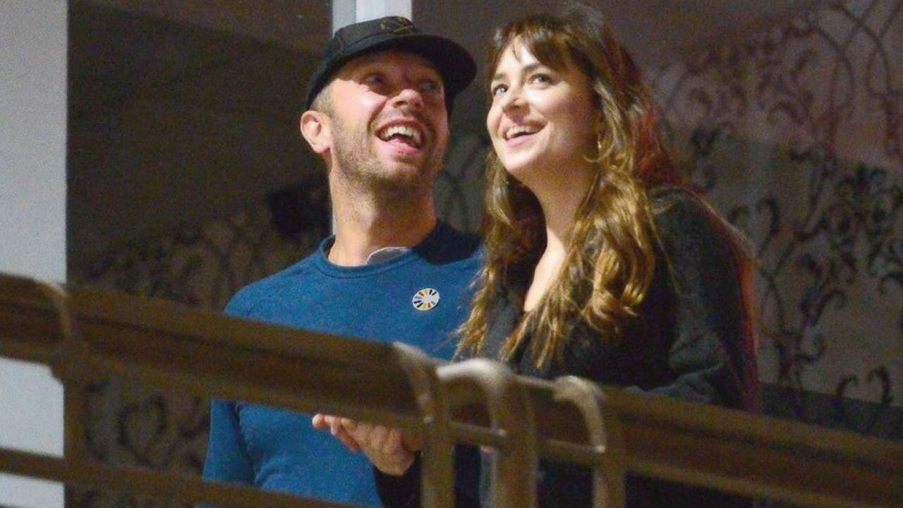 Dakota Johnson se puso en pareja con Chris Martin luego de que éste se separara de Gwyneth Paltrow