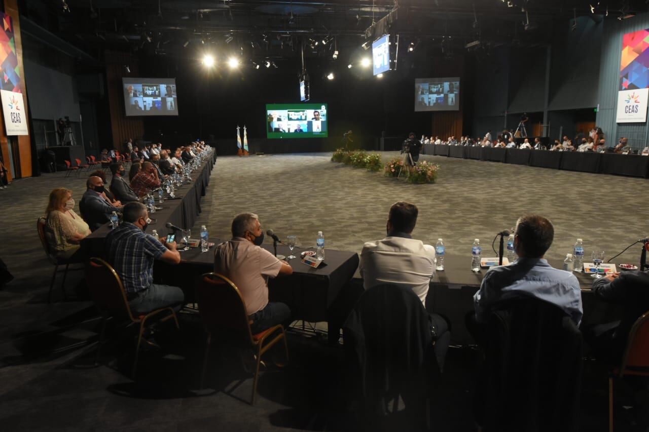 El gobernador de Mendoza, Rodolfo Suárez, abrió y dejó constituido el Consejo Económico, Social y Ambiental. 