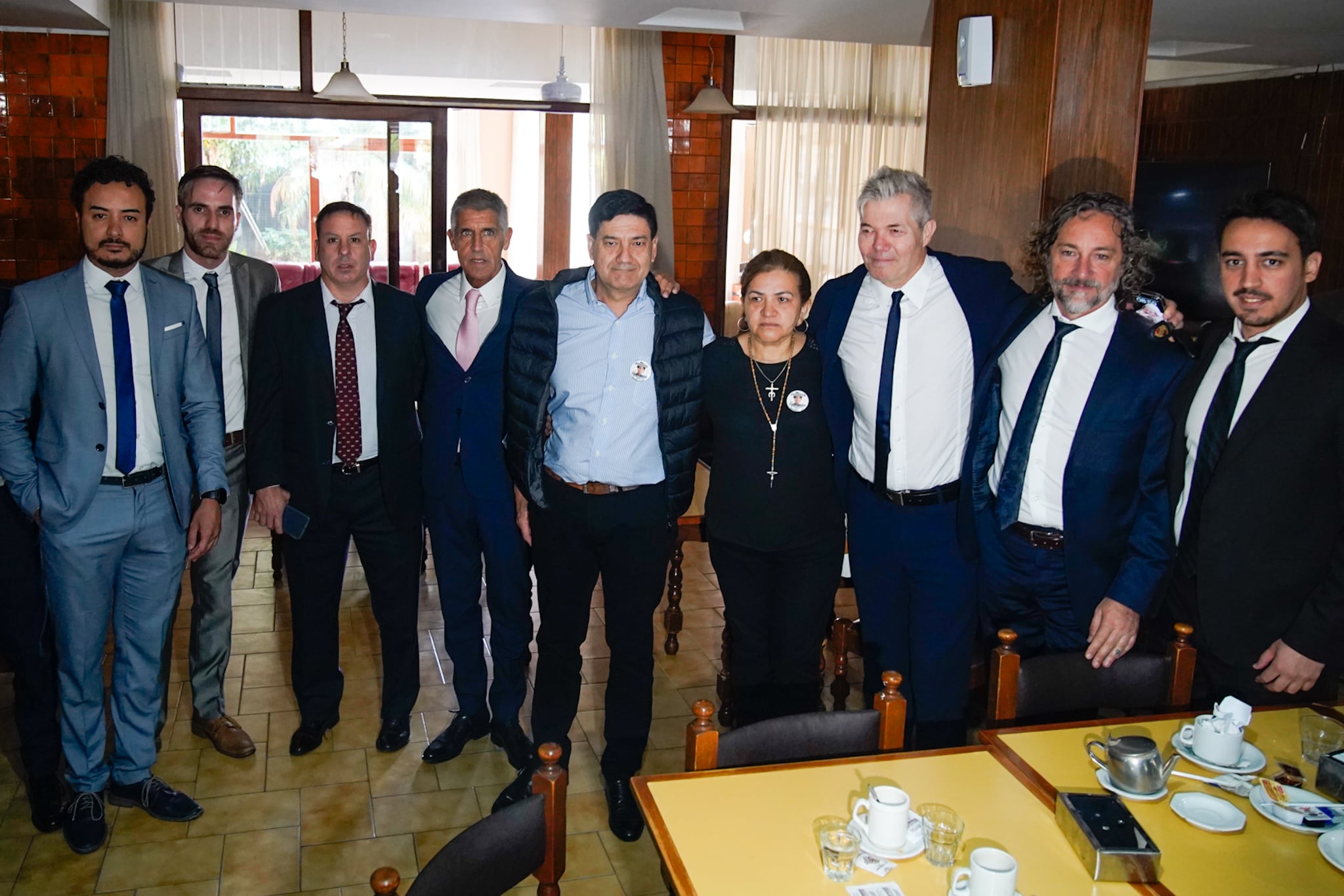 Los padres de Fernando Baez Sosa, junto a su abogado Fernando Burlando. / Foto: CLARÍN