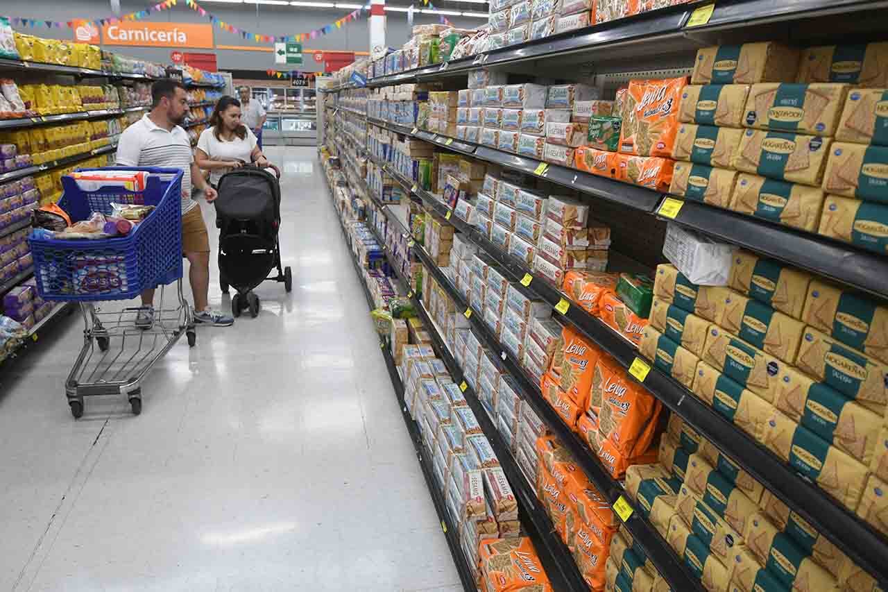 Precios justos en las góndolas de supermercados en Mendoza

Foto: José Gutierrez / Los Andes