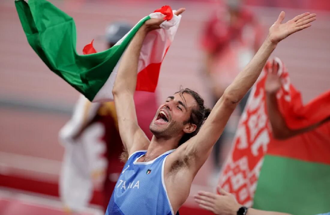 Felicidad tras recibir la medalla dorada. / Gentileza