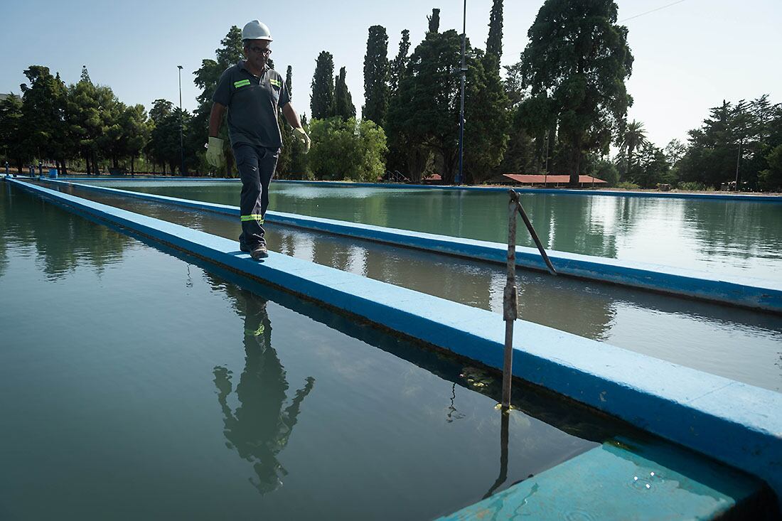 Mendoza 24 de enero de 2020 Sociedad AySAM 
Agua y Saneamiento Mendoza

Establecimiento Potabilizador Alto Godoy ubicado en el Parque San Martin
Juan Lima, en las piletas de decantacion, filtrado y purificacion

Foto: Ignacio Blanco / Los Andes
contaminacion agua pura limpia