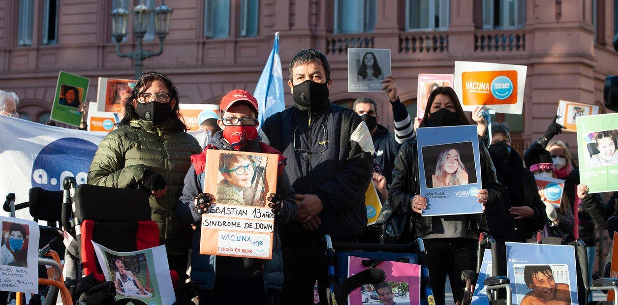 familiares de chicos con comorbilidades y con discapacidad piden que sus hijos sean vacunados con la Pfizer, ya que es la única aprobada para estos casos.