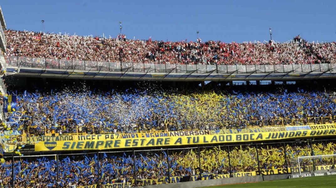 La hinchada de Boca gastó a los de River al ritmo de el tema Bad Moon Rising (Foto: DyN).