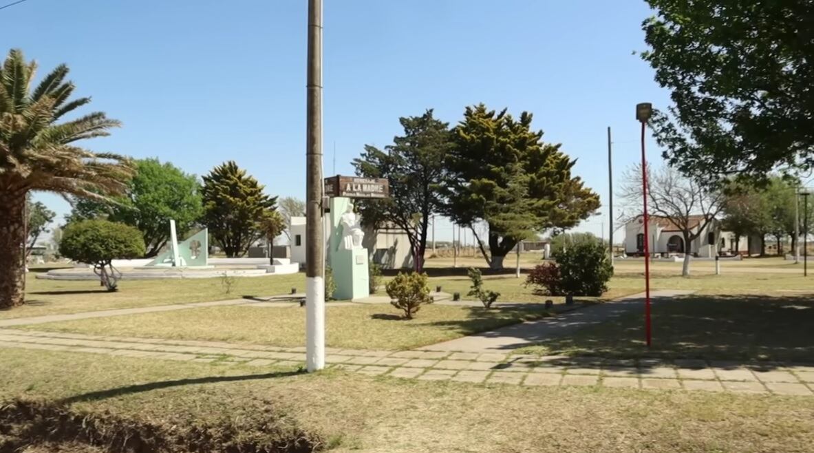 Plaza principal del pueblo de Nicolás Bruzone, al sur de Córdoba