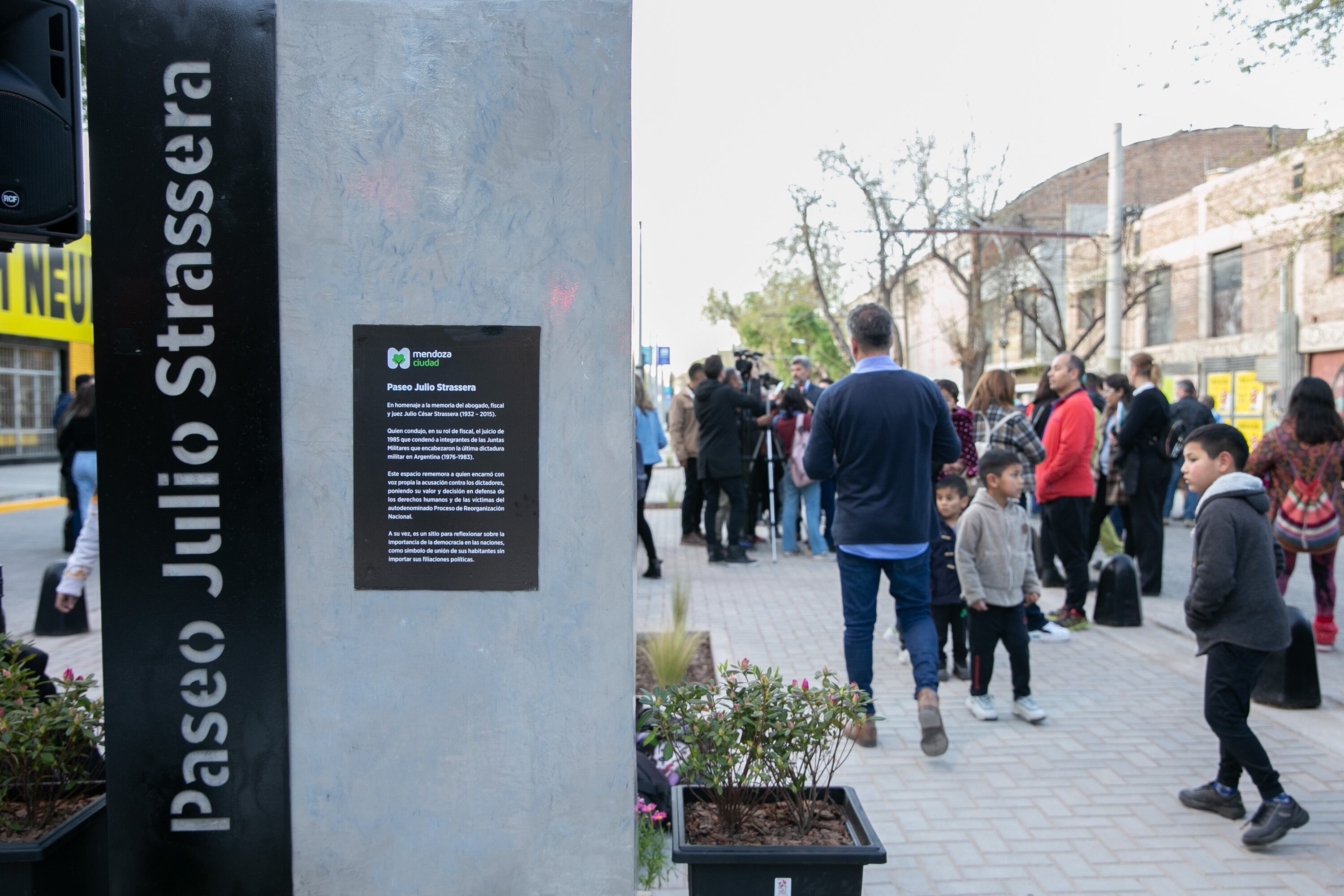 La inauguración del paseo en homenaje al fiscal Julio Strassera