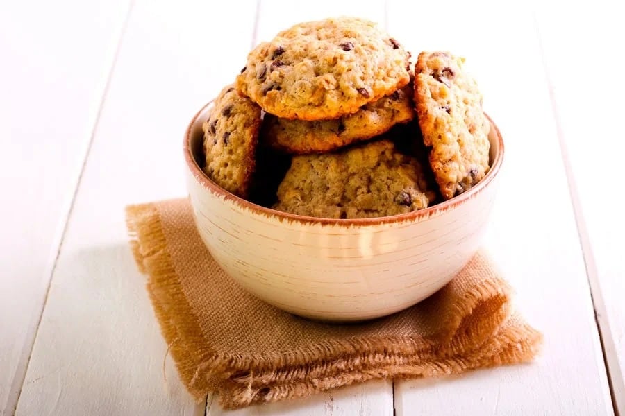  La avena es un súper alimento con alta cantidad de fibra que nos ayudará a conseguir unas galletitas no solo deliciosas sino que también llenas de energía y nutrientes. 