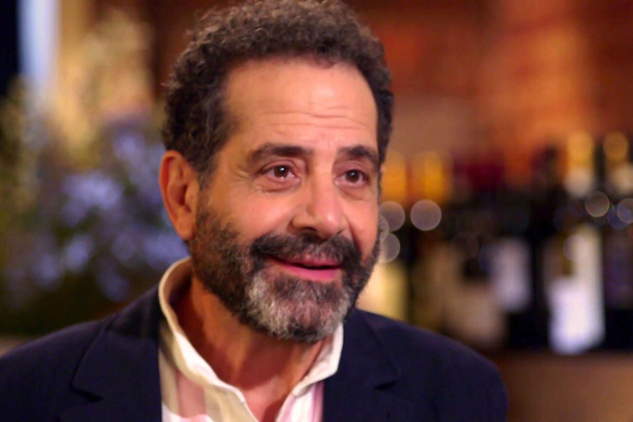 Así luce hoy Tony Shalhoub