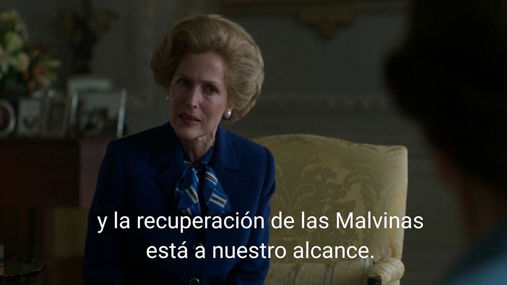 Gillian Anderson en su rol como Margaret Thatcher en la serie "The Crown". La visión sobre la Guerra de Malvinas enfrentó a la Reina Isabel II y a "La Dama de Hierro".