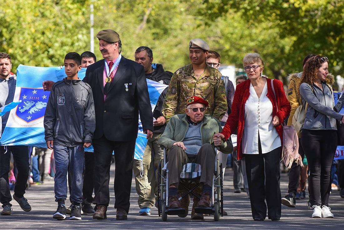 Acto conmemorativo por los 40 años de la guerra de Malvinas. En casa de gobierno se llevo a cabo un acto en el que participaron autoridades politicas y de las fuerzas armadas, donde brindaron reconocimiento a veteranos y caidos en el conflicto del Atlantico Sur en 1982
foto: Mariana Villa / Los Andes