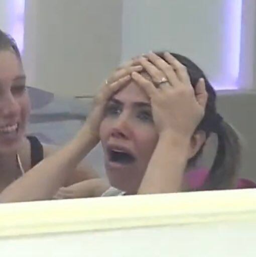 Las caras de Romina tras la "tragedia de las cejas" de Julieta