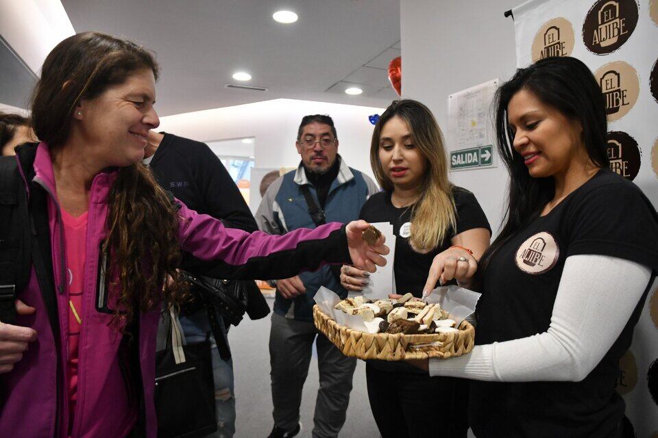 Las degustaciones fueron el gran atractivo de la feria. Foto: Télam