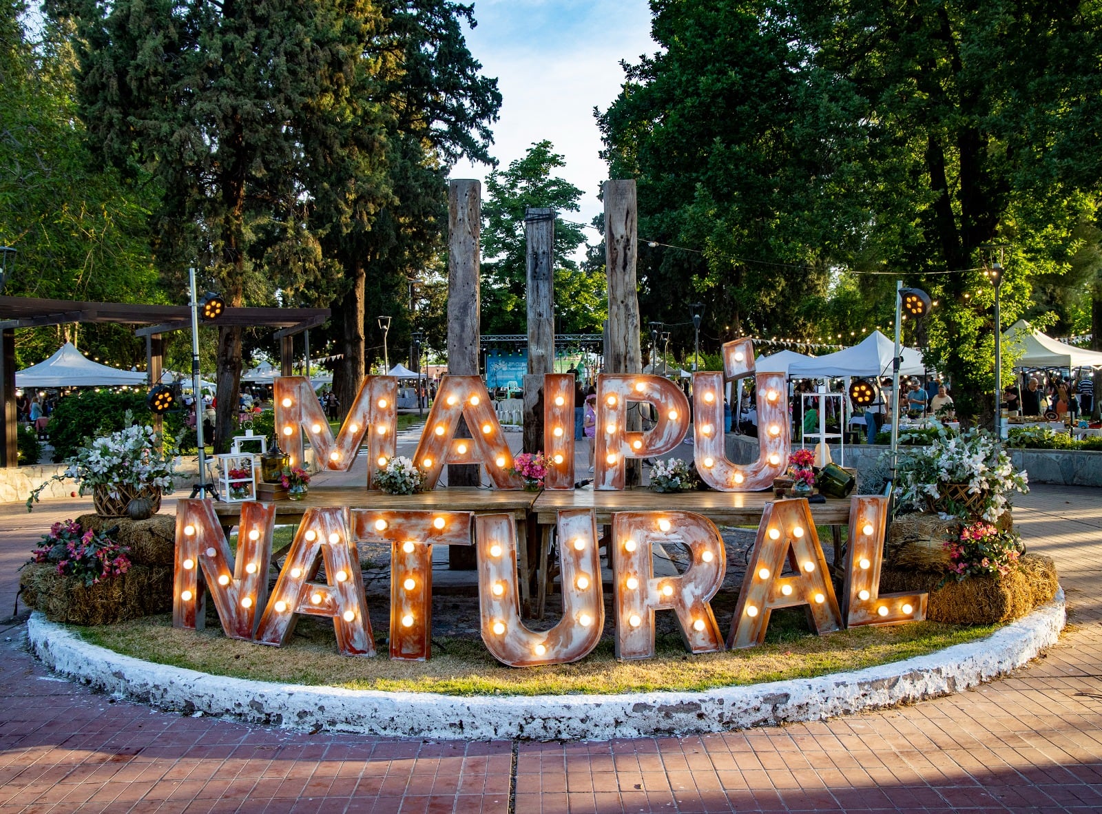 Domingo 17
18.30 hs -Se realizará la feria saludable “Maipú Natural