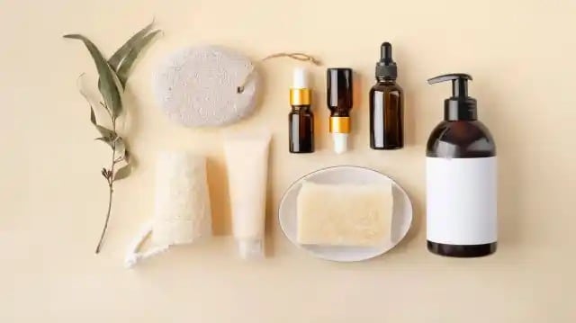 Para tener un estilo de vida más amable con el medio ambiente, opta por productos con envases reciclables, reutilizables o biodegradables. 