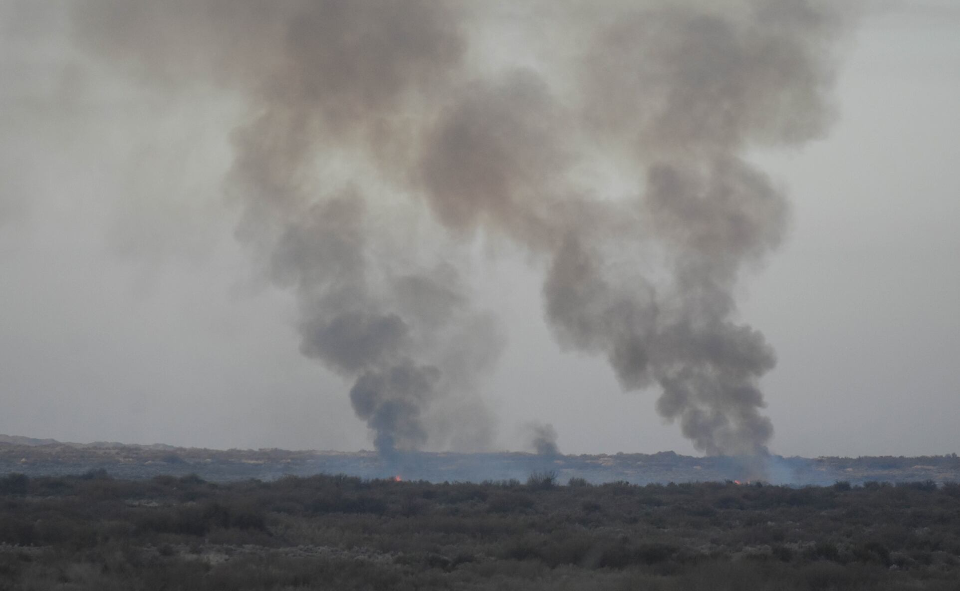 Dos columnas de humo se ven en las cercanías de la ruta 52.