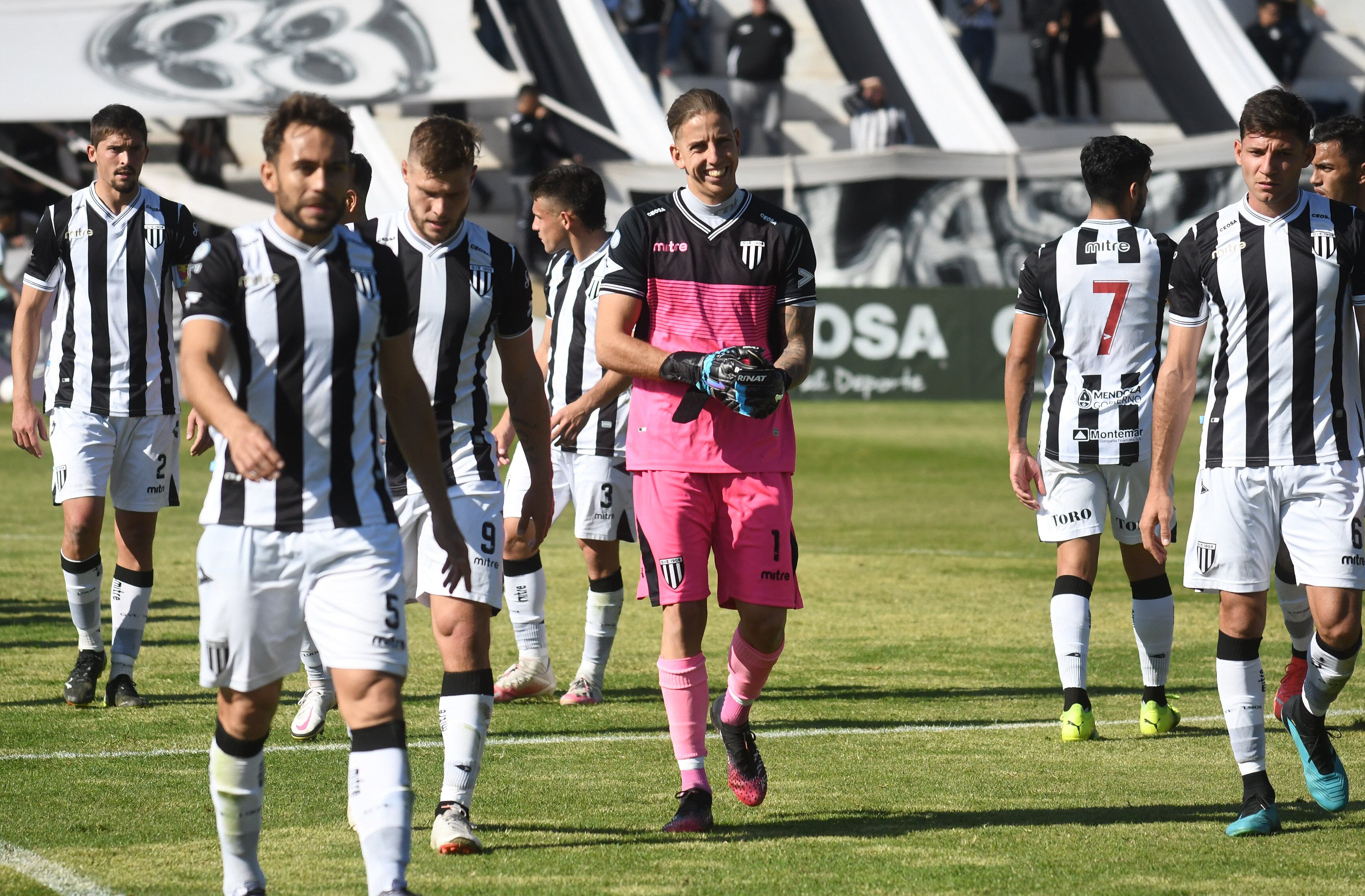 Futbol Primera Nacional, Gimnasia y Esgrima de Mendoza vs. Almagro en el estadio de Gimnasia. Foto: Jose Gutierrez / Los Andes


