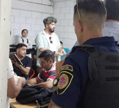 Conocida lomitería de Córdoba tenía a 27 trabajadores encerrados y con la puerta bloqueada por una heladera.  Prensa Uthgra.