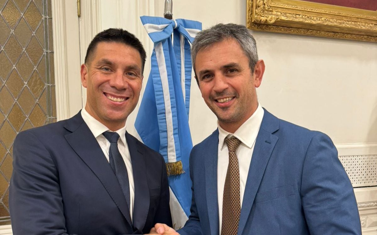 El diputado nacional Facundo Correa Llano junto al presidente de la Cámara Baja y titular de LLA en La Rioja, Martín Menem. Foto: X @fcorreallano