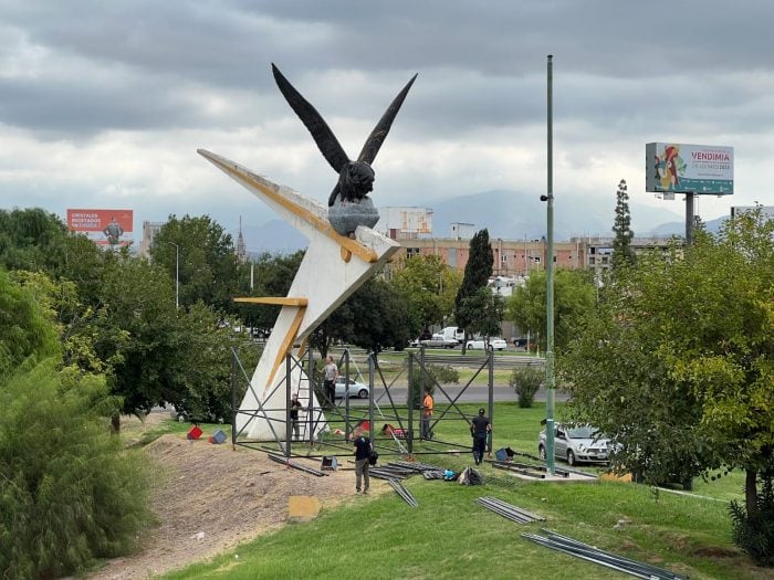 Así serán los trabajos para volver a colocarle la cabeza al Cóndor del Acceso Este: tomarán 5 meses. Foto: Prensa Gobierno de Mendoza.