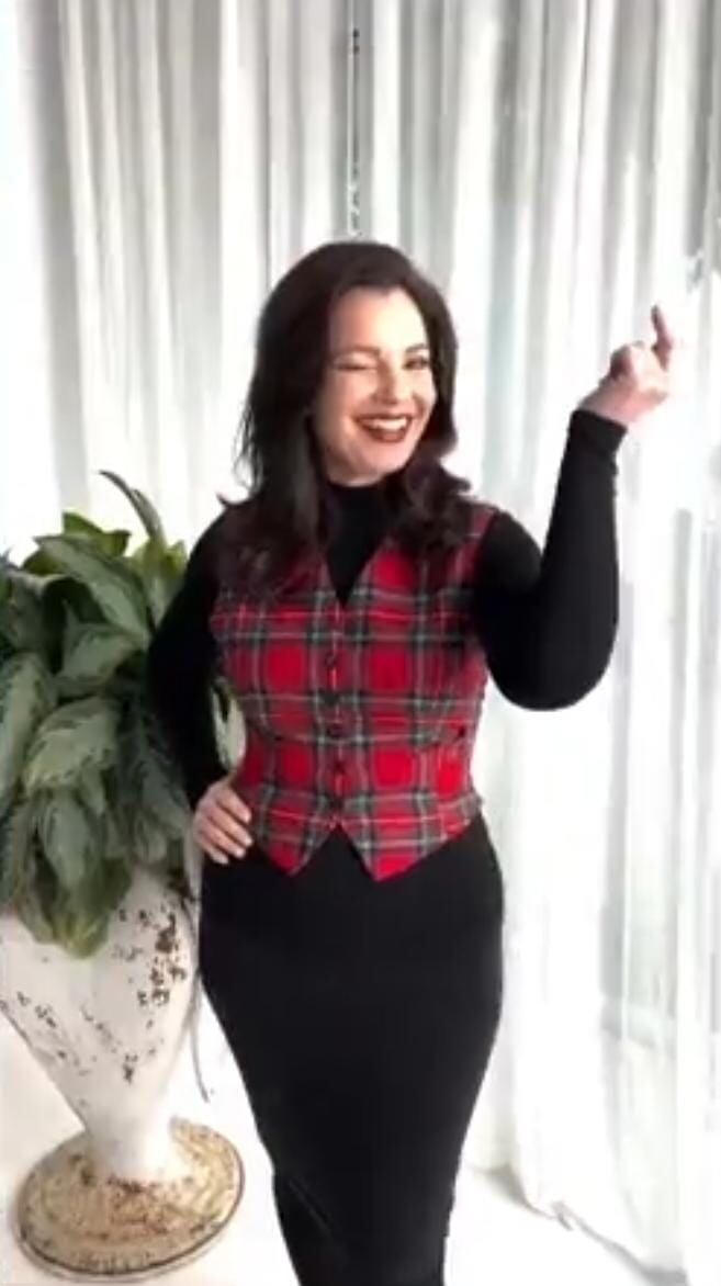 Fran Drescher vestida como La Niñera.