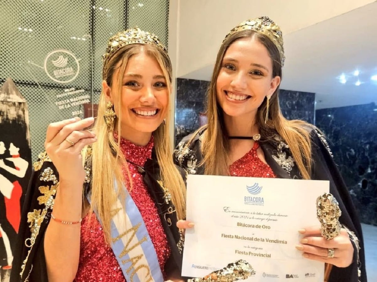 Agostina Saua y Rocío Neila, Reina y Virreina Nacional de la Vendimia 2024 en los Premios Bitácora. 