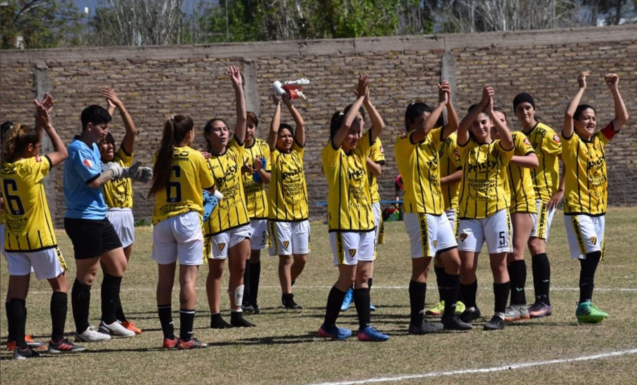 Las esteñas vencieron a Gimnasia y son las únicas escoltas del campeonato de Liga Mendocina./Gentilza