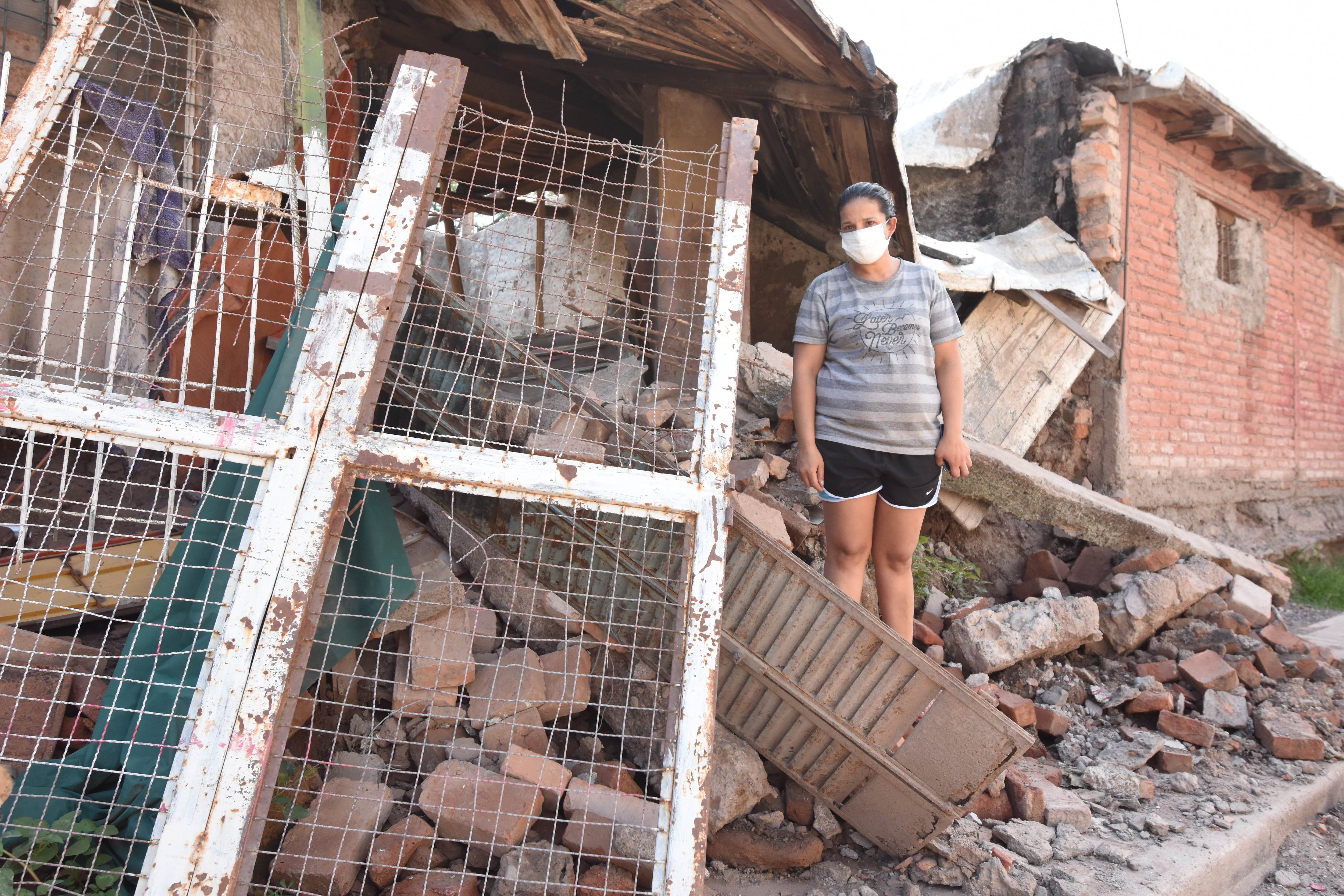 Su casa quedo inhabitable y ahora pide ayuda. 