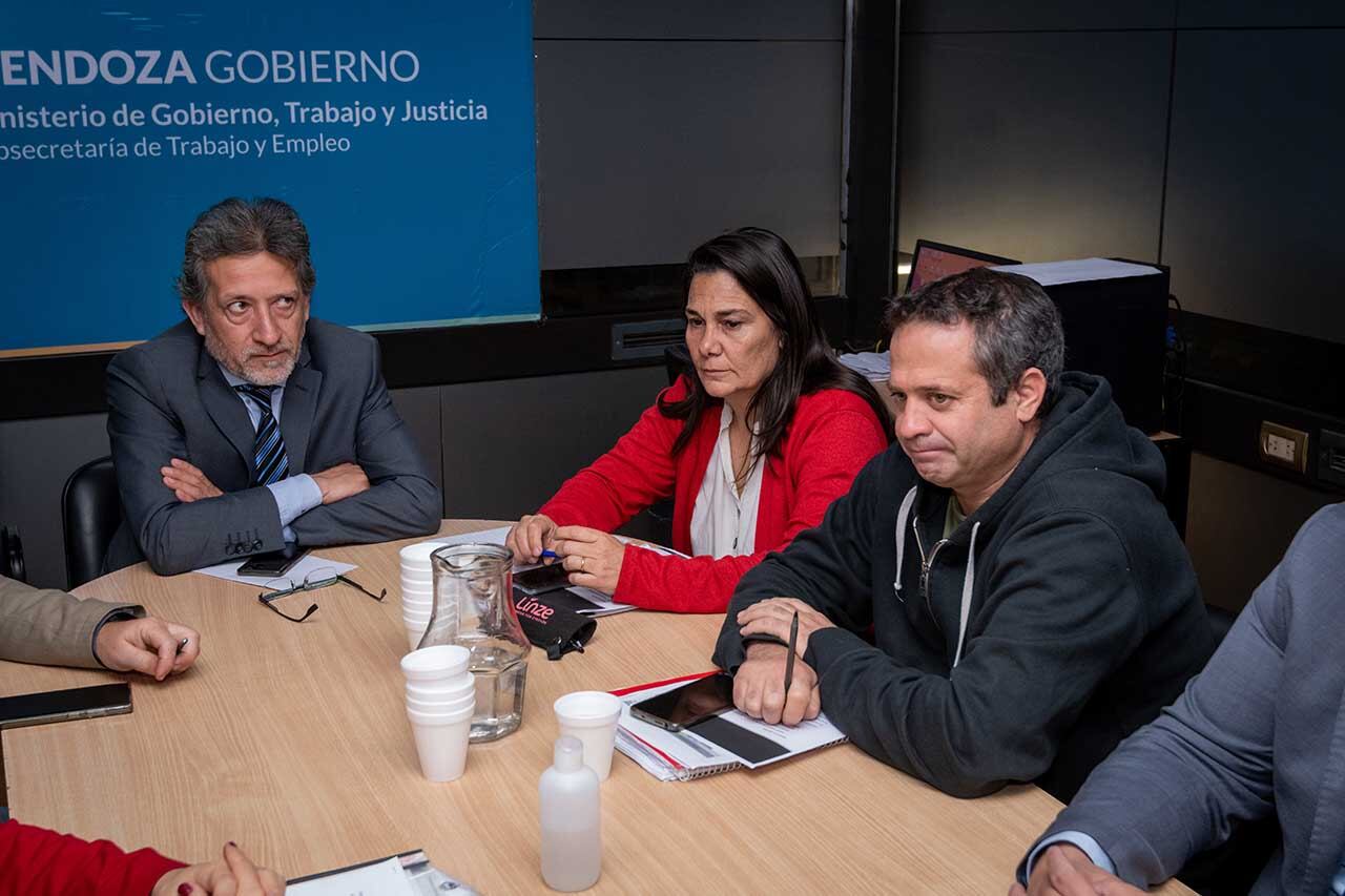 La última reunión paritaria entre el Gobierno y el SUTE

Foto: Ignacio Blanco /  Los Andes 