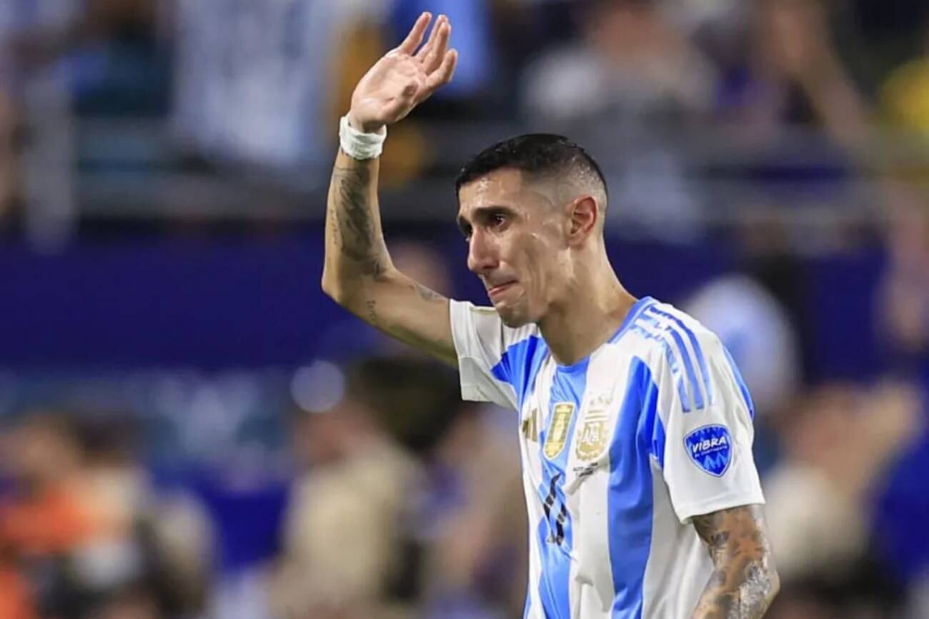 Ángel Di María, al momento de ser reemplazado en la reciente final de la Copa América. El jugador rosarino tiene estatus de leyenda. (Instagram @copaamerica)