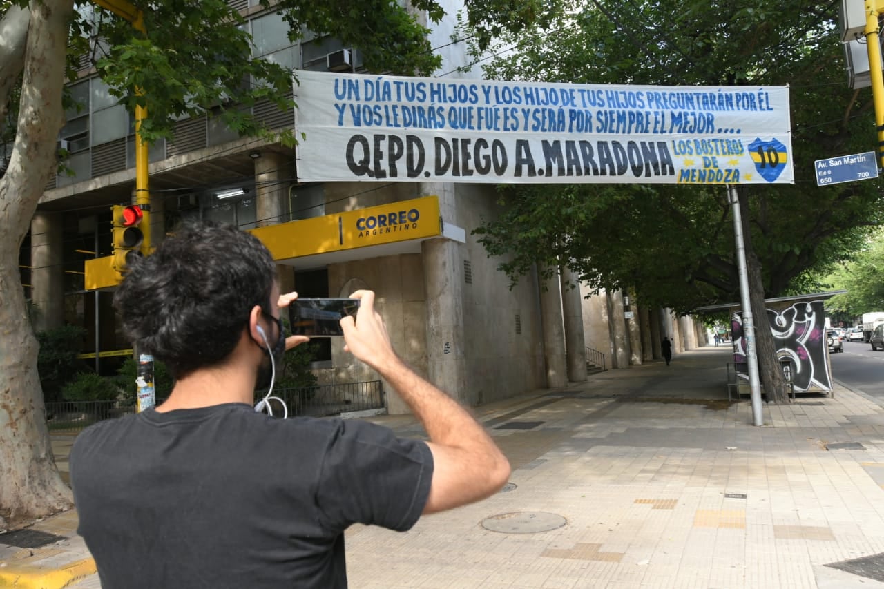 Los homenajes no demoraron en llegar. foto: Ignacio Blanco / Los Andes 