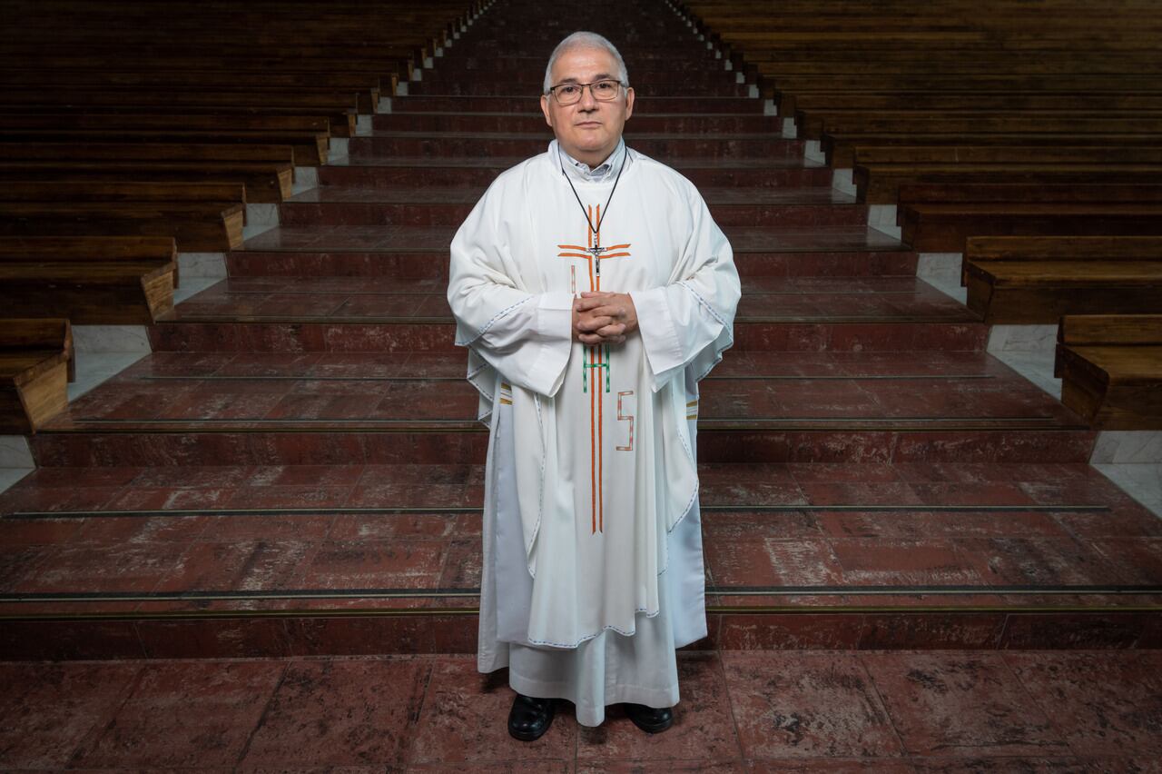 El Padre Juan Emilio Sarmiento es misionero claretiano, argentino. Vivió 18 en la ciudad de Múrmansk, Rusia, donde fundó la primera Iglesia Católica en el Círculo Polar Ártico. Hoy está en el Santuario de la Virgen de Lourdes en el Challao en la provincia de Mendoza. Foto: Ignacio Blanco / Los Andes 