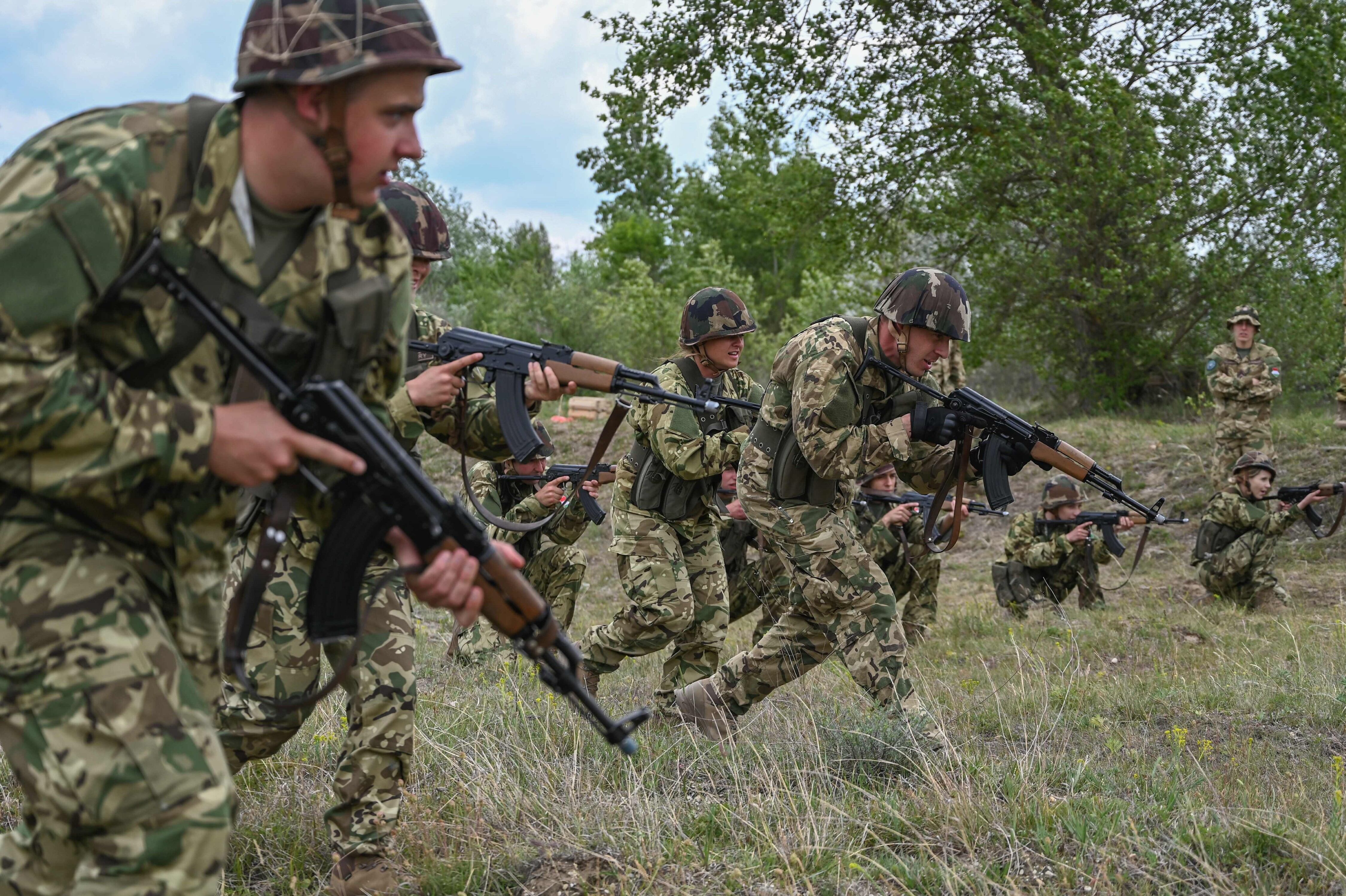 La pandemia dejó a mucha gente sin trabajo y el Ejército les ofrece estabilidad.