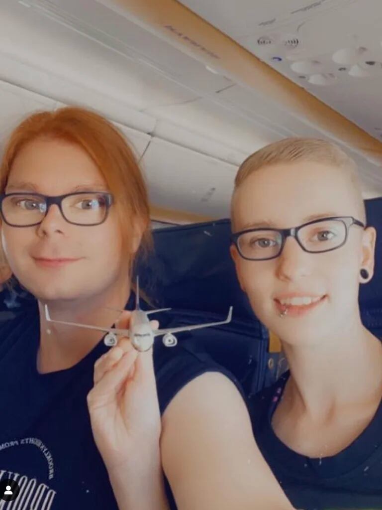 Sarah confesó su amor por un Boeing 737 y asegura que se quiere casar con él.