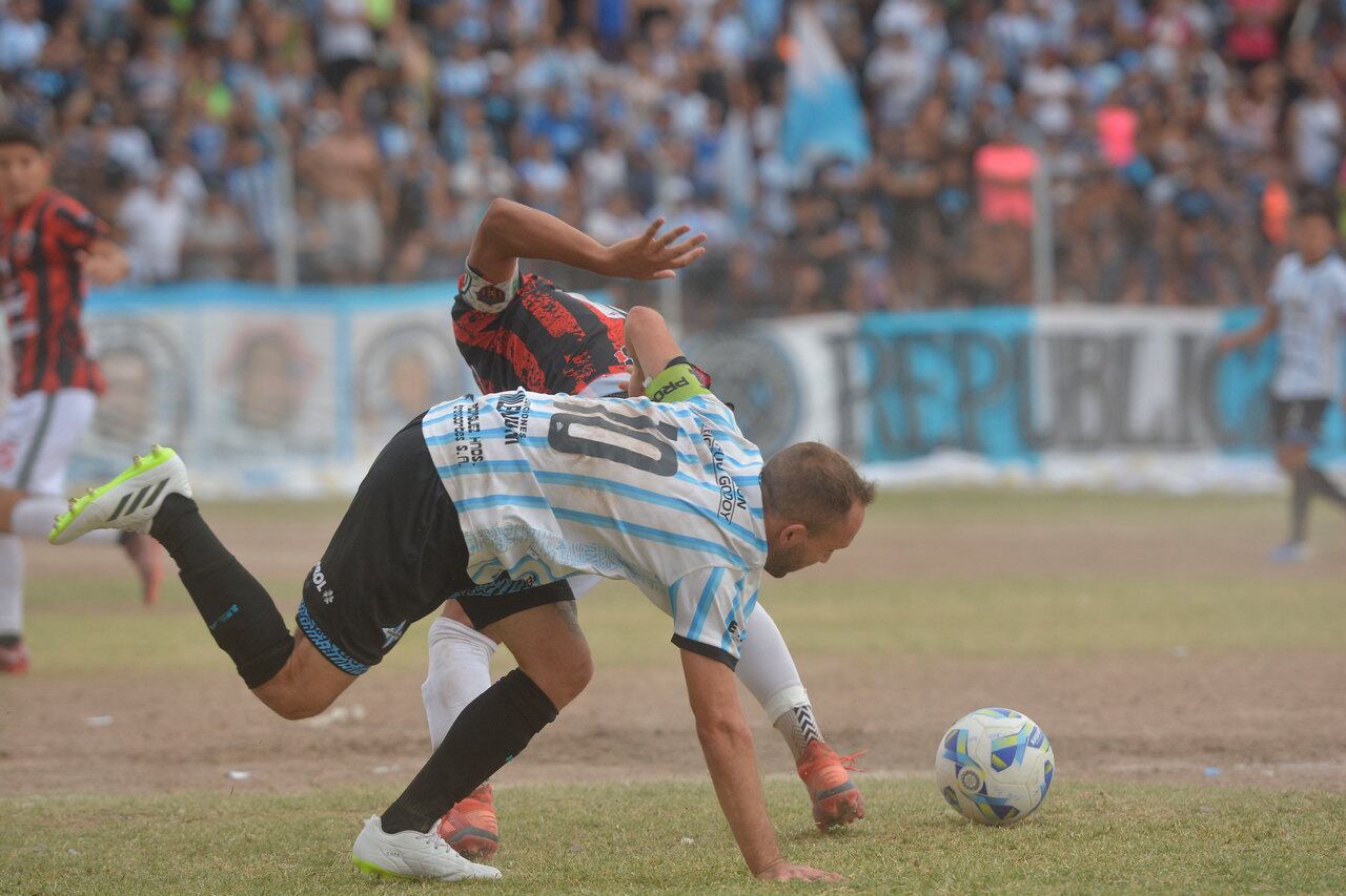 10 de Diciembre 2023  Argentino vs Fadep

Gran final del Clausura de la Liga Mendocina, Argentino vs FADEP
Foto Cristian Guzzo /  Los Andes
