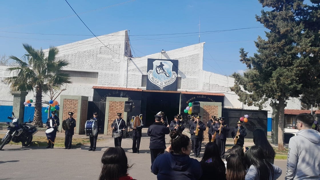 Más de 150 chicos festejaron con los “hombres de negro” de la UMAR. | Foto: gentileza