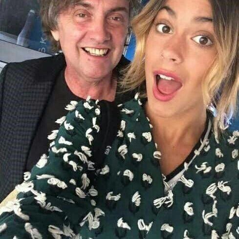 Tini y su papá Alejandro Stoessel. 