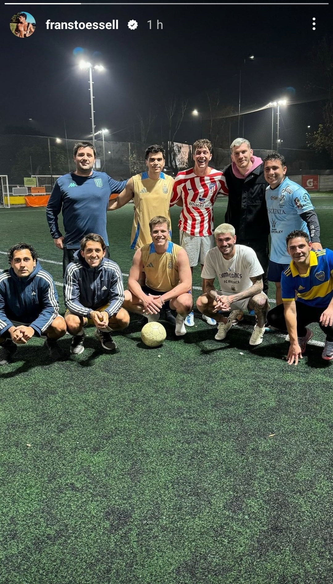 De Paul jugó un partido de futbol 5 con sus amigos.