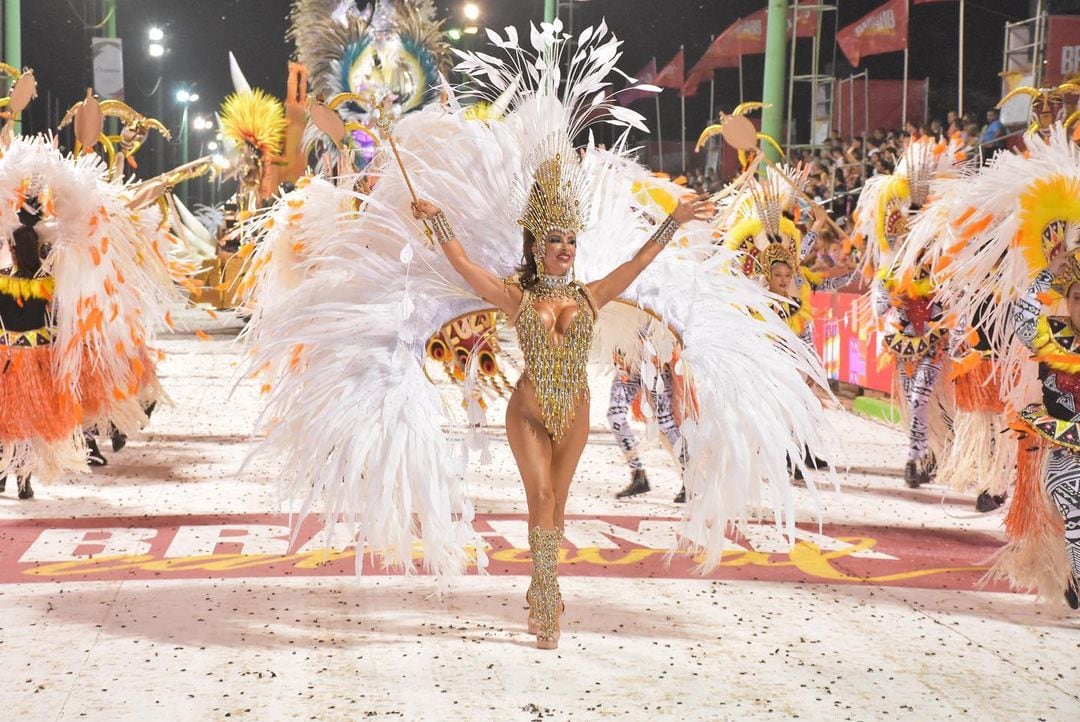 Lourdes Sánchez en el carnaval de Corrientes.