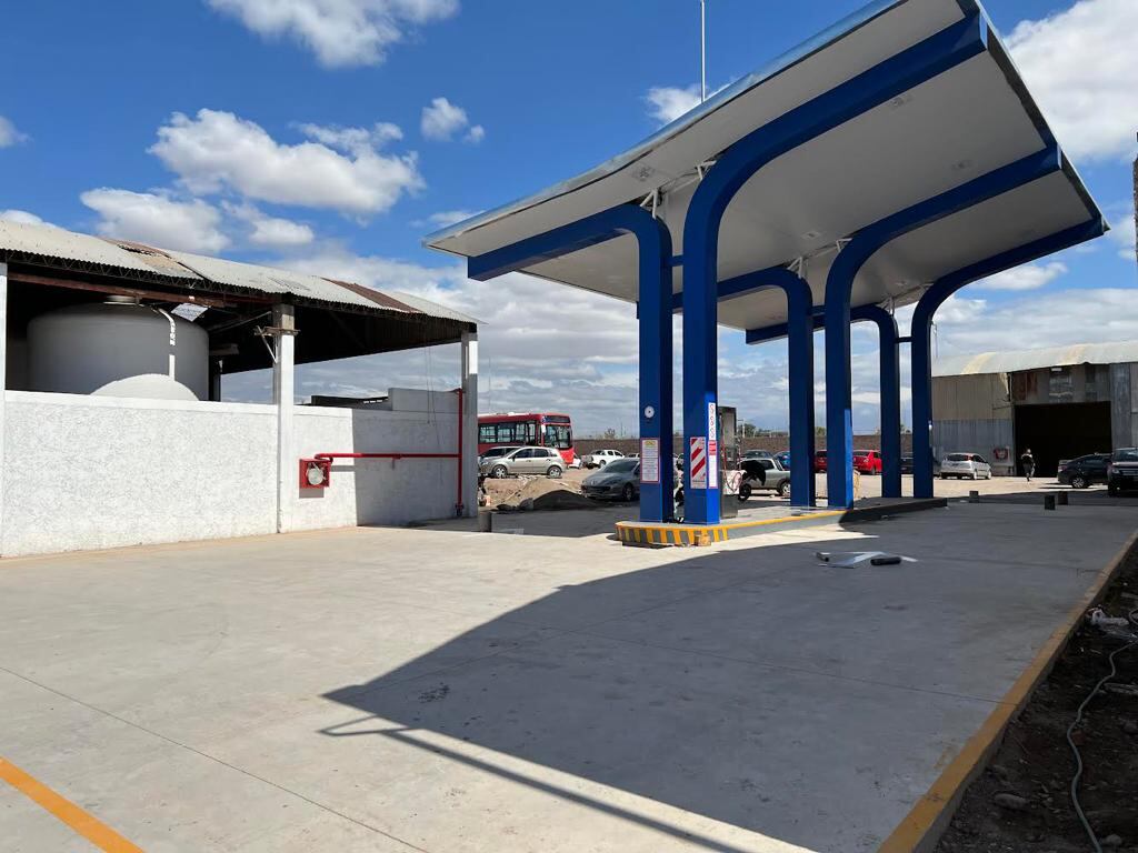 La primera estación GNC con instalaciones de alto caudal fue diseñada para vehículos de gran porte y con dedicación exclusiva a las unidades de transporte público.