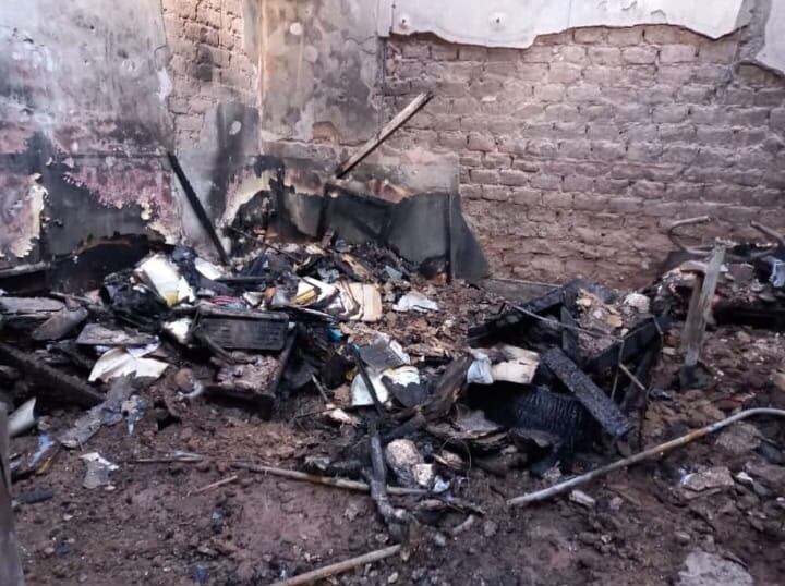 Una familia de Guaymallén perdió su casa en un incendio y necesitan ayuda para reconstruirla. Foto: Belén Fragapane.