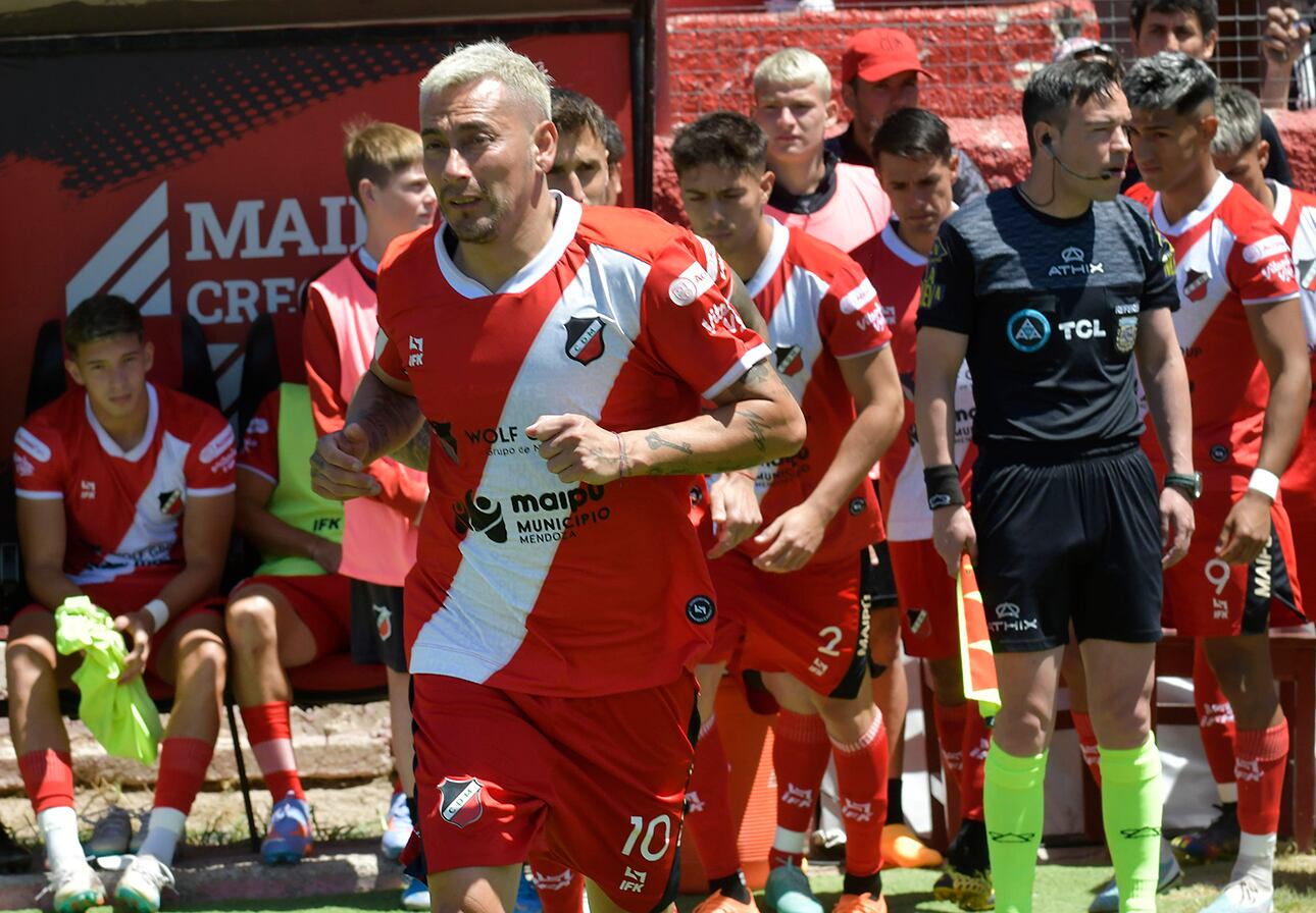 Rubens Sambueza decidió ponerle fina a su carrera como jugador y tendrá su primera experiencia como DT justamente en Maipú. Foto: Orlando Pelichotti